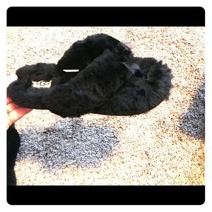 UGG Black Slippers!🌸🌸